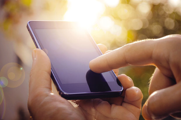 Откријте којој групи припадате: Начин на који држите телефон и куцкате поруке говори о вашој личности